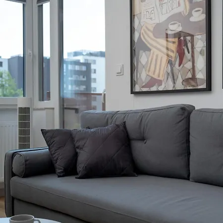 Stylish With Balcony And Underground Parking By Renters Apartament