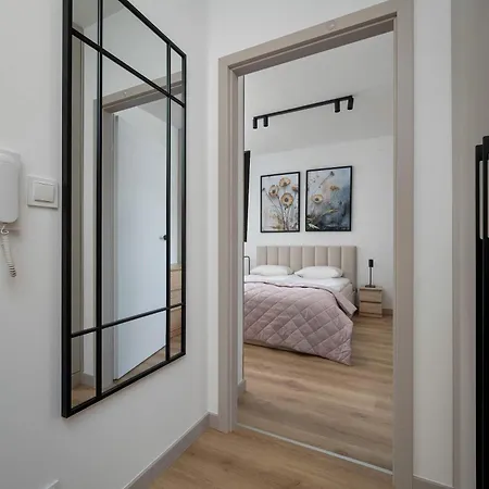 Διαμέρισμα Stylish With Balcony And Underground Parking By Renters *