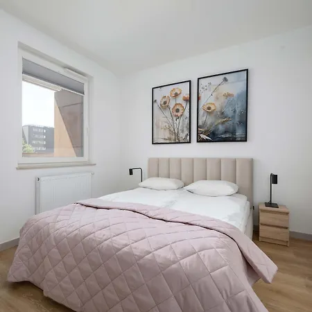 Stylish With Balcony And Underground Parking By Renters Διαμέρισμα Βρότσλαβ